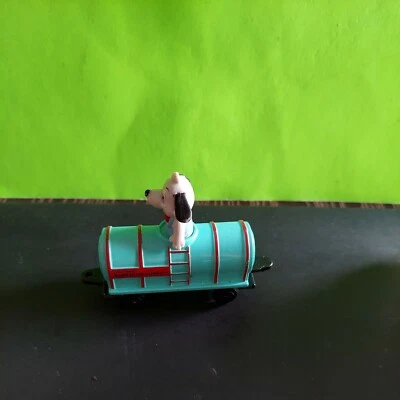 Ertl Lamb Chop & Friends Baby Hush Puppy 1994 en coche cisterna Foto 1 de 4