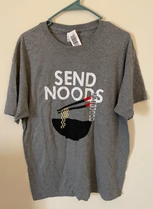 SEND NOODS Herren T-Shirt grau Grafik Fruit of the Loom Größe L - Bild 1 von 3