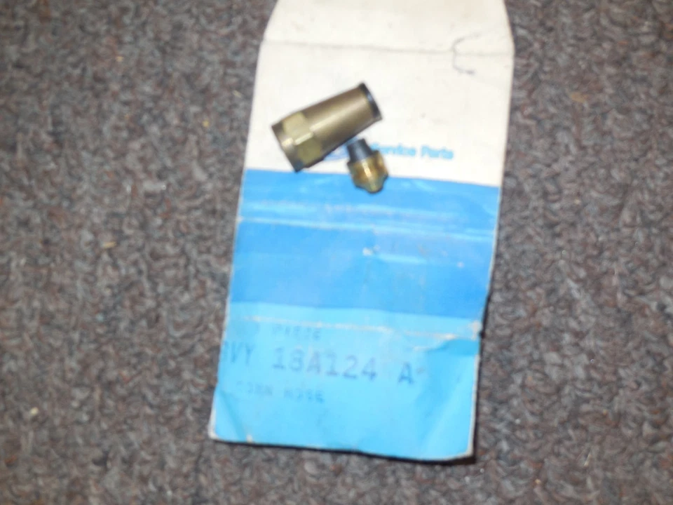 Новый из старых запасов 1968 Lincoln Continental шланг для пневмоподвески соединительный фитинг C8VY-18A124 - Изображение 1 из 1