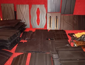 Vintage Marx Slot Car Huge Track Accessories Lot 85 Pcs Special Tracks Read - Picture 1 of 20