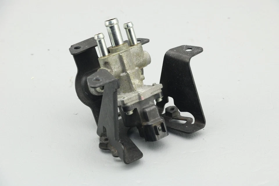 2013 Victory Vegas 8 Ball Idle Air Control Assembly & Mount Bracket 1203581 - Image 1 of 4