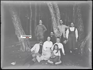 Famille, forêt, Plaque verre photo ancienne, négatif noir & blanc 9x12 cm - Photo 1 sur 2