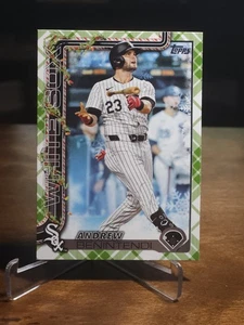 2025 Topps Holiday SP-Holiday Plaid verde #H84 Andrew Benintendi - White Sox  - Foto 1 di 2