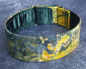 1.5" Whippet Satin Lined House Collar In A Colourful Batik Fabric - Picture 1 of 2
