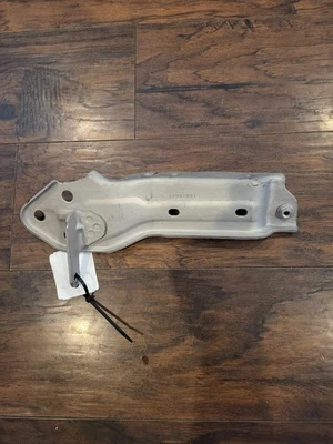 2014-2019 OEM SIERRA SILVERADO ПРАВОЕ КРЫЛО ВЕРХНИЙ КРОНШТЕЙН НОВЫЙ 22992041 - Изображение 1 из 3