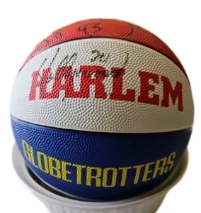HARLEM GLOBETROTTERS SIGNED AUTOGRAPHED BASKETBALL - MINT CONDITION - Picture 1 of 8