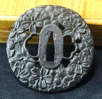 Цуба Японский Меч Охрана Железного Периода Эдо Из Японии Антикварный Цветок Вишни - Изображение 1 из 4