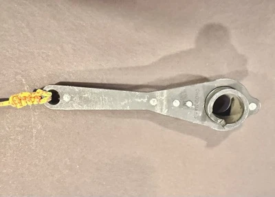 Trinquete de tornillo de hielo Chouinard vintage, estado de funcionamiento, sin precio base Foto 1 de 3