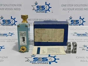 Telemecanique  XMJ-A0037 Sludege Oil Pressure Switch 0.4-3.5 bar, 40- 350kPa - Picture 1 of 21