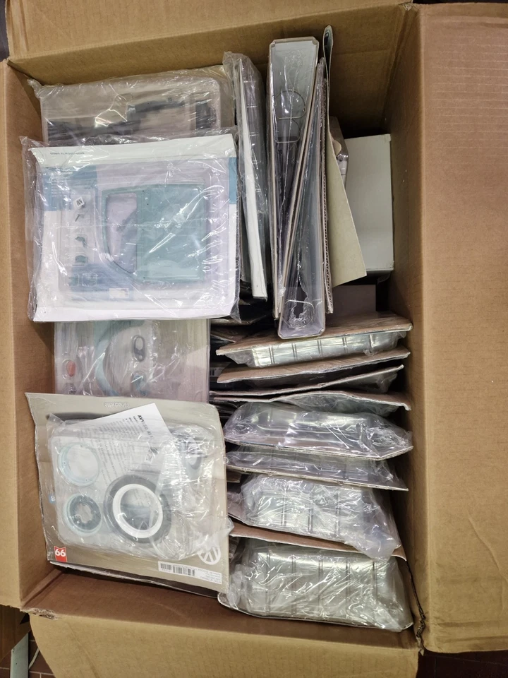 SCATOLA MONTAGGIO VOLKSWAGEN MAGGIOLINO 1:8 - Immagine 1 di 4