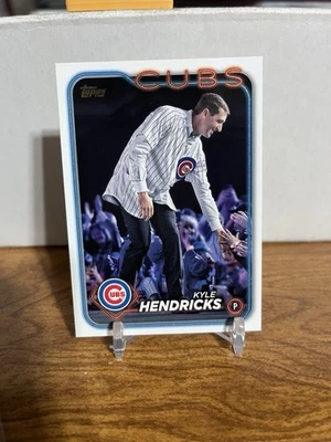 2024 Topps Series 2 - Kyle Hendricks #567 Golden Mirror Image Variation - Image 1 of 2