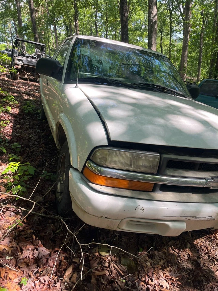Chevrolet S-10 2001 faro derecho; fabricante de equipos originales Foto 1 de 1