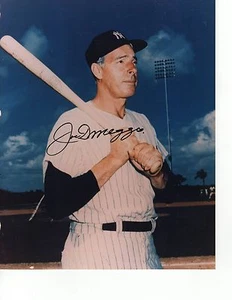 JOE DIMAGGIO AUTOGRAPHED SIGNED 8 x 10 PHOTOGRAPH PICTURE PSA/DNA LOA - Picture 1 of 2