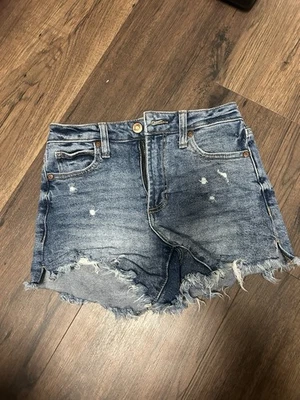 Pantalones cortos de mezclilla para mujer Foto 1 de 2