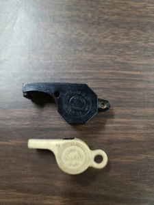 Vintage Kunststoffpfeifen mit Holzkugeln schwarz eine ist eine Feldsirene Menge 2 - Bild 1 von 4