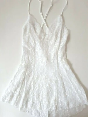 Linda camisola Shirley of Hollywood tamanho 18 de renda branca e encolher de ombros transparentes - Imagem 1 de 4