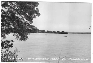 Postal antigua RPPC de Elk Rapids, Michigan, Elk Lake de Rainbow Lodge - Imagen 1 de 2