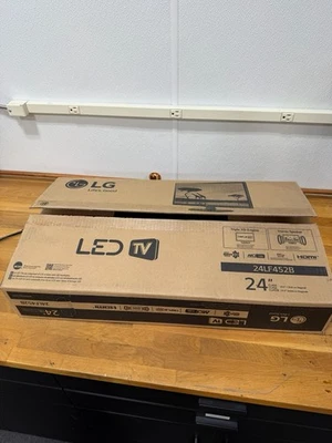 LG 24LF452B LED TV - Image 1 of 3