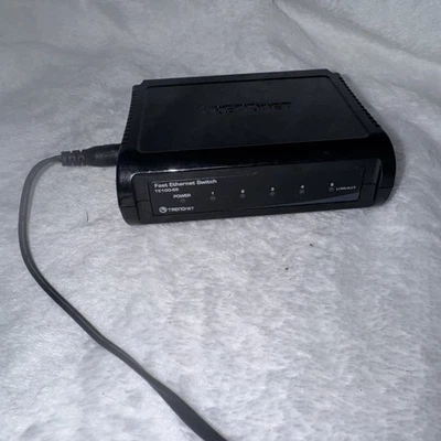 Trendnet 5 Port Fast Ethernet Switch TE100-S5/AS - Image 1 of 4