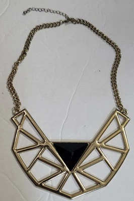 Colar ajustável Forever 21 folheado a ouro design asteca pedra preta - Imagem 1 de 4