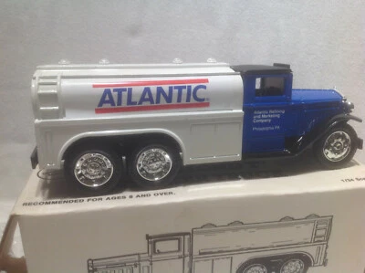 Camión cisterna Atlantic Refining 1930 Diamond T-ERTL #9666-NUEVO EN CAJA-1:34 Foto 1 de 4