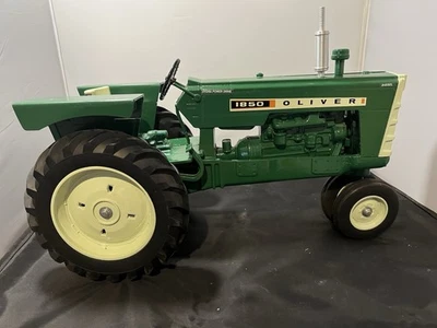 1/8  Scale Models Oliver 1850 Tractor 1997 FARM PROGRESS SHOW - Image 1 of 4