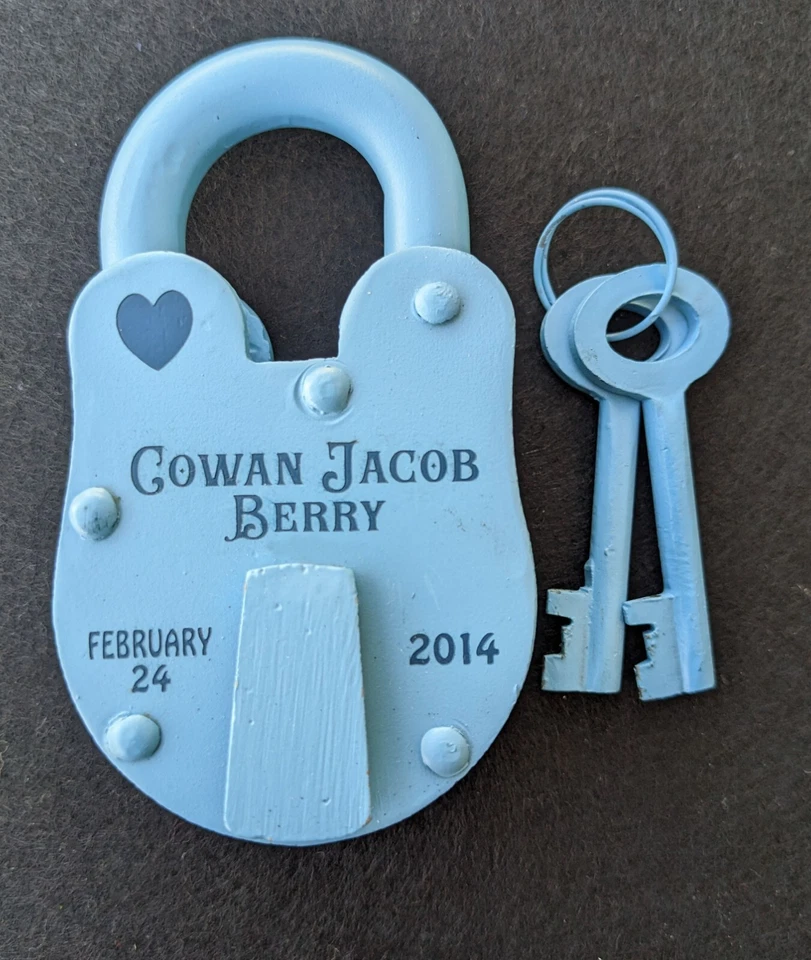 个性化婴儿公告,古董锁,新生儿,男宝宝,生日礼物 — 第 1/4 张图片