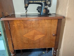 Singer Model 99 AD832384 Sewing Machine 1935 - w ART DECO TABLE & knee paddle - Picture 1 of 9