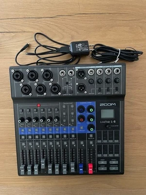 Zoom LiveTrak L-8_Podcast Mixer/Recorder/Interface_portable - Image 1 of 4