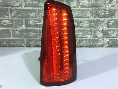 Luz trasera LED derecha lado pasajero Cadillac STS 2008-2011, OEM, PROBADA. Foto 1 de 4