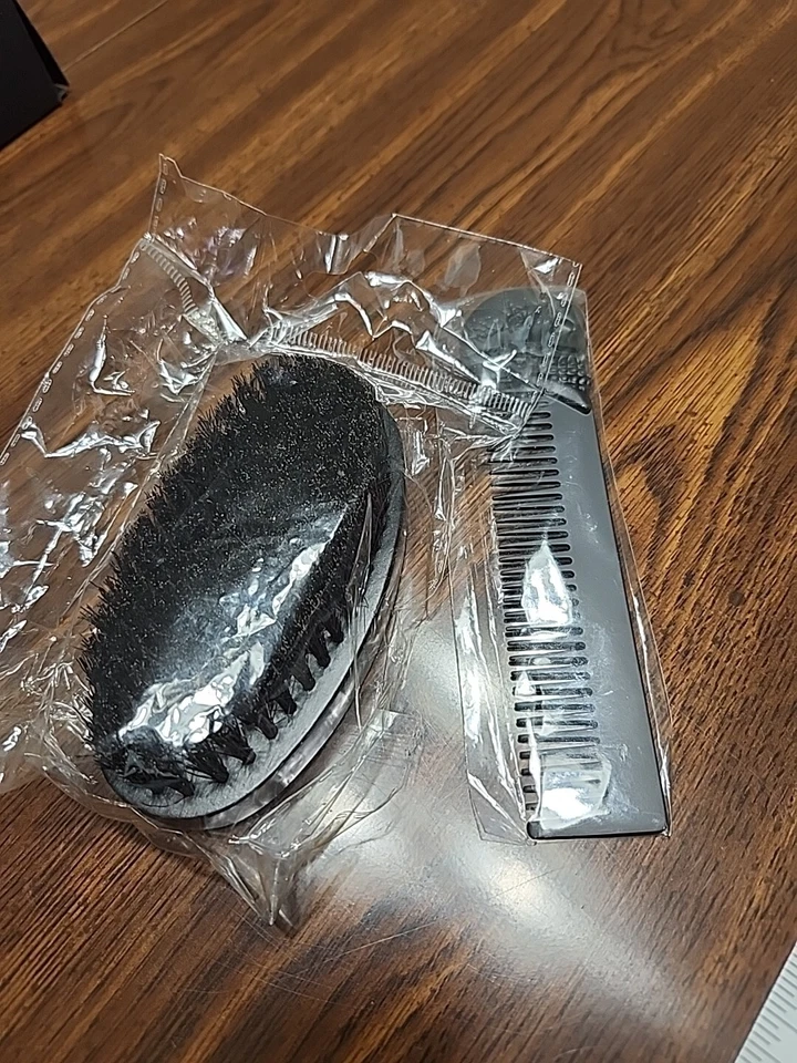 Cepillo para barba y peine para barba metal scull negro para hombre aseo nuevo relleno de medias Foto 1 de 3