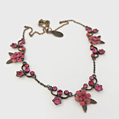 Collar Michal Negrin delicado rosa caliente estación de flores con cristales de Swarovski Foto 1 de 4