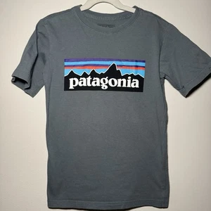 Patagonia Kids Short Sleeve Logo T-Shirt Blue Size 7-8 Outdoors fall winter - Picture 1 of 3