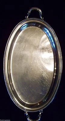 ANTIGUA BANDEJA PARA SERVIR PEQUEÑA CON BORDE DE CUENTAS CON MANGO PLATEADO ESTILO INGLÉS - SIN MONOS Foto 1 de 3