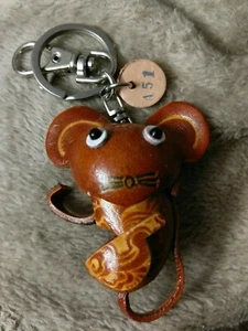 3D Hand Made/Painted Embossed leather Keychain Brown Mouse 2.5"x2"FREE SHIP'FAST - Bild 1 von 3