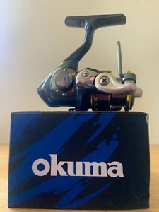 CARRETE GIRATORIO OKUMA FE-500 FINA ELITE - Imagen 1 de 4