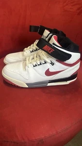 Nike Air Revolution Men's Size 11  White Red Sneakers 599462-100 - Picture 1 of 6