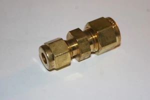 3/8 Tube x 1/4 Tube Brass Reducer Fitting Parker 6-4-HBZ-B - Picture 1 of 4