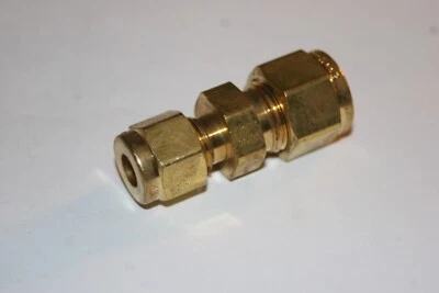 3/8 Tube x 1/4 Tube Brass Reducer Fitting Parker 6-4-HBZ-B - Image 1 of 4
