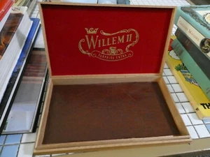 WILLEM II SURPRISE EXTRA EMPTY CIGAR BOX RED VELVET TOP LID LINER - Picture 1 of 2