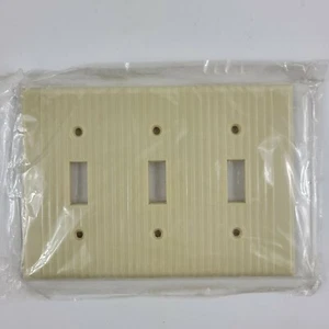 Vintage Ivory Ribbed Three Light Switch Cover Art Deco Design Mid Century - Picture 1 of 6