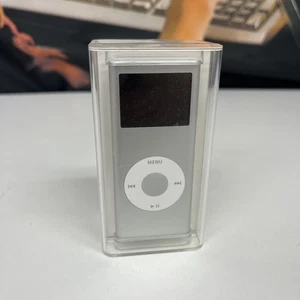Apple iPod Nano A1199 2GB 2. Generation Silber MA477LL/A Neu *OPEN BOX* - Bild 1 von 5