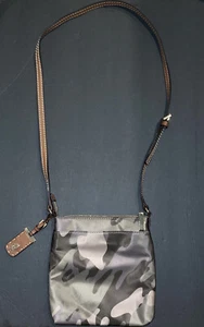 New Without Tags! Tommy Hilfiger Green Camo Crossbody Bag - Picture 1 of 10