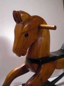 CAVALLO / CAVALLUCCIO A DONDOLO IN LEGNO FATTO A MANO - Foto 1 di 3