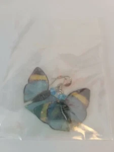 Schmetterling Ohrringe irisierend blau mit Perlen Perlen & Silber Ohrhänger Haken. - Bild 1 von 2