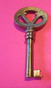 ARMADIO FONOGRAFO VINTAGE VICTOR V. KEY VICTROLA OTTONE SCHELETRO CANNA APERTA ANTICO - Foto 1 di 2