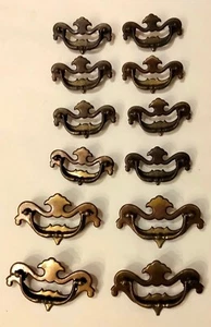 12 Vintage gestempelt Stahl & Messing Chippendale Stil Fledermaus Schublade zieht 2 Größen - Bild 1 von 17