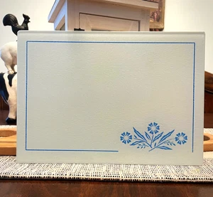 Tagliere in vetro temperato a tema corning fiori blu fiordaliso misura 8x11 - Foto 1 di 2