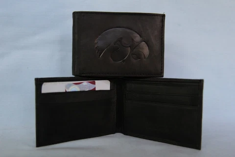IOWA HAWKEYES   Leather BiFold Wallet   NEW  black 2 sb Cover