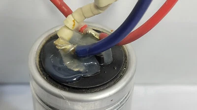 Condensador Bosch MP 0670 304 081 8uF 630V- /40°C-25° / +85°C HPF - MPJ/MPS 560-14 Foto 1 de 4